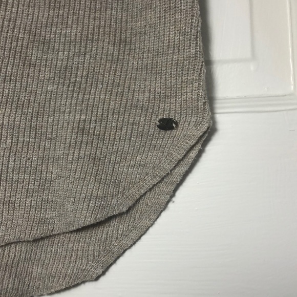 American Eagle sweater - Picture 2 of 4